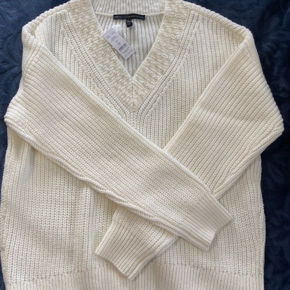 ❤️Brand New, WHBM PEARL NECK SWEATER - Picture 1 of 2